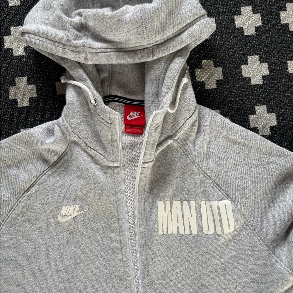 Manchester United,Nike Heather Gray MUFC Zip Hoodie - Picture 2 of 6